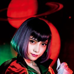 桃月なしこ、ガンダム風セクシーコスプレ披露 蜷川実花が撮影