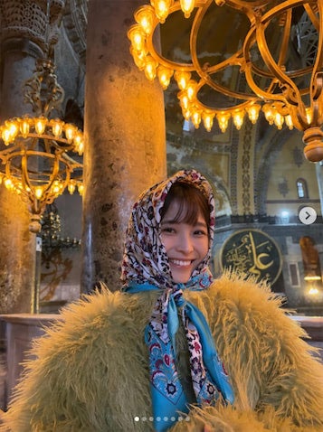 トルコ柄スカーフ姿がキュート 渡邊渚、イスタンブール旅行フォト公開