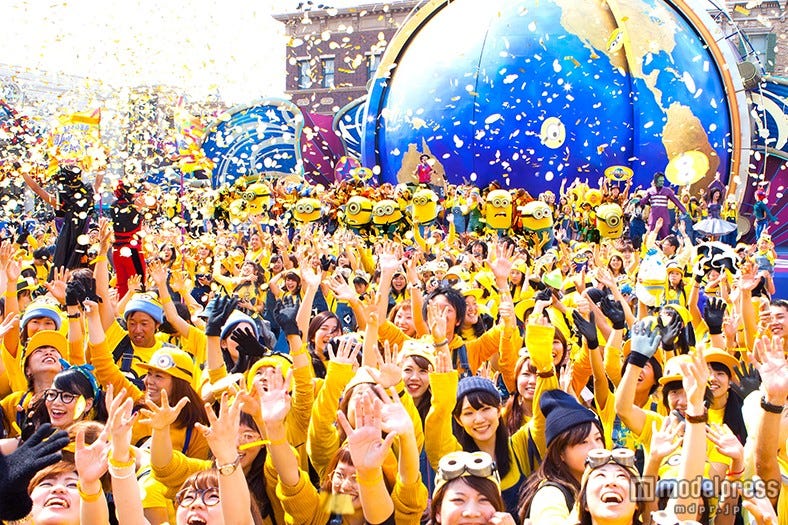 USJ、ミニオン仮装ゲスト2000人が大熱狂 パークがイエロー一色に