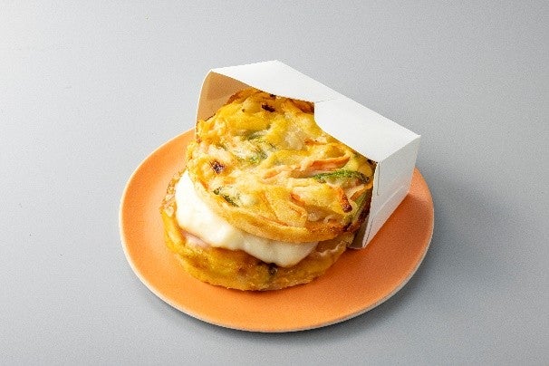 ハンドDELI とろーりチーズチヂミ（税込213.84円）／提供画像