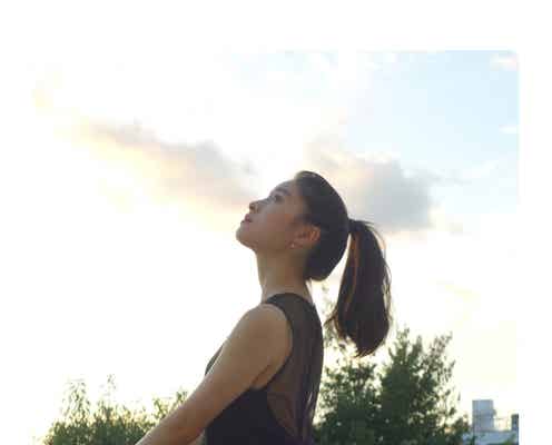 土屋太鳳“史上最高に短い”ミニドレスは後ろ姿もSEXY「ほぼほぼ見えてるよね?」