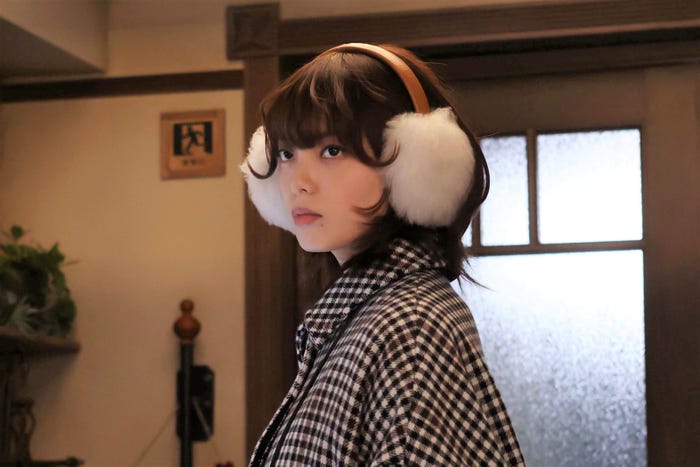 平手友梨奈「うちの弁護士は手がかかる」より(C)フジテレビ