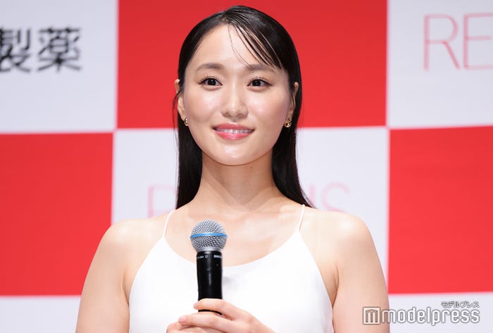 菅井友香(C)モデルプレス