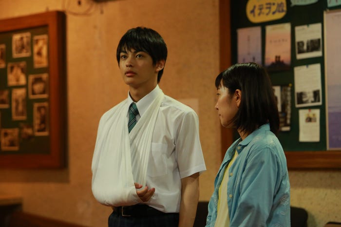 神尾楓珠、徳永えり(C)新田章/講談社(C)「恋のツキ」製作委員会