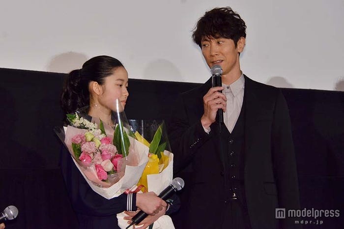 (左から)藤野涼子、佐々木蔵之介