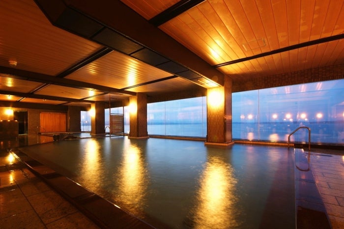 七尾湾を眺めながらリラックスできる大浴場（提供画像）