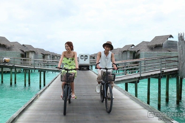 島内をサイクリング（C)NTV