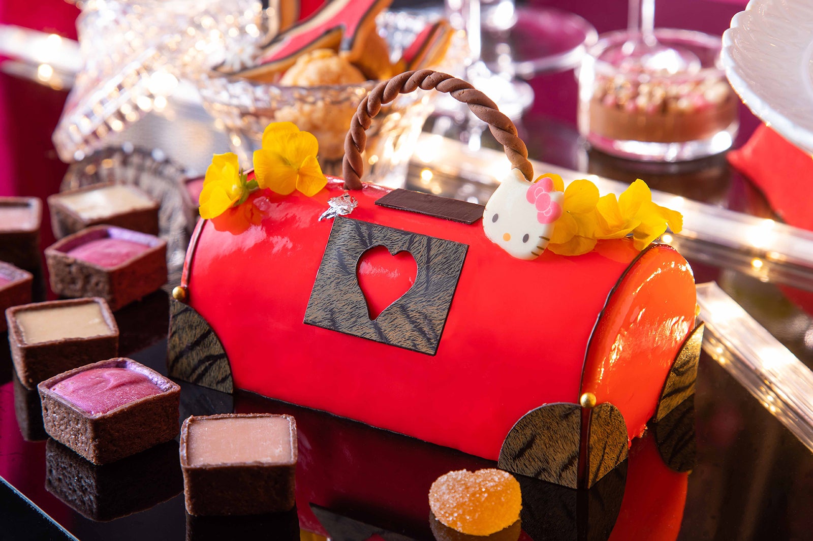 真っ赤なハローキティ・バッグケーキ（C）’76，’19 SANRIO APPROVAL No．S600545