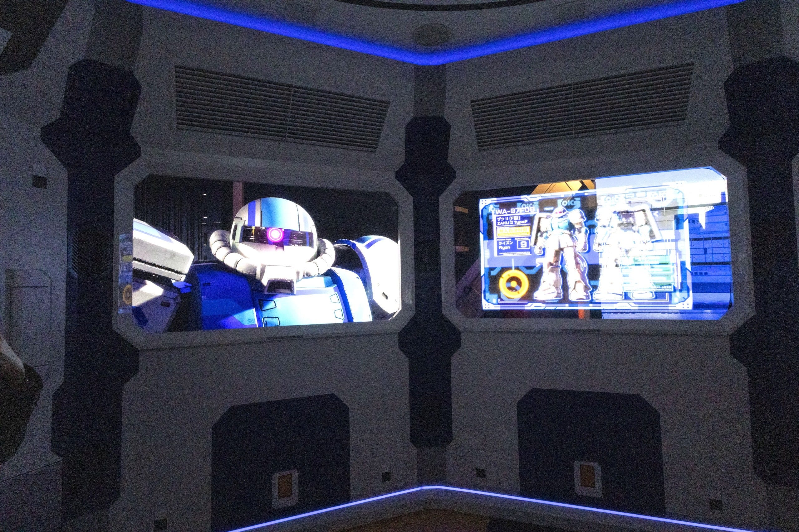 実物大ガンダム像に大興奮！