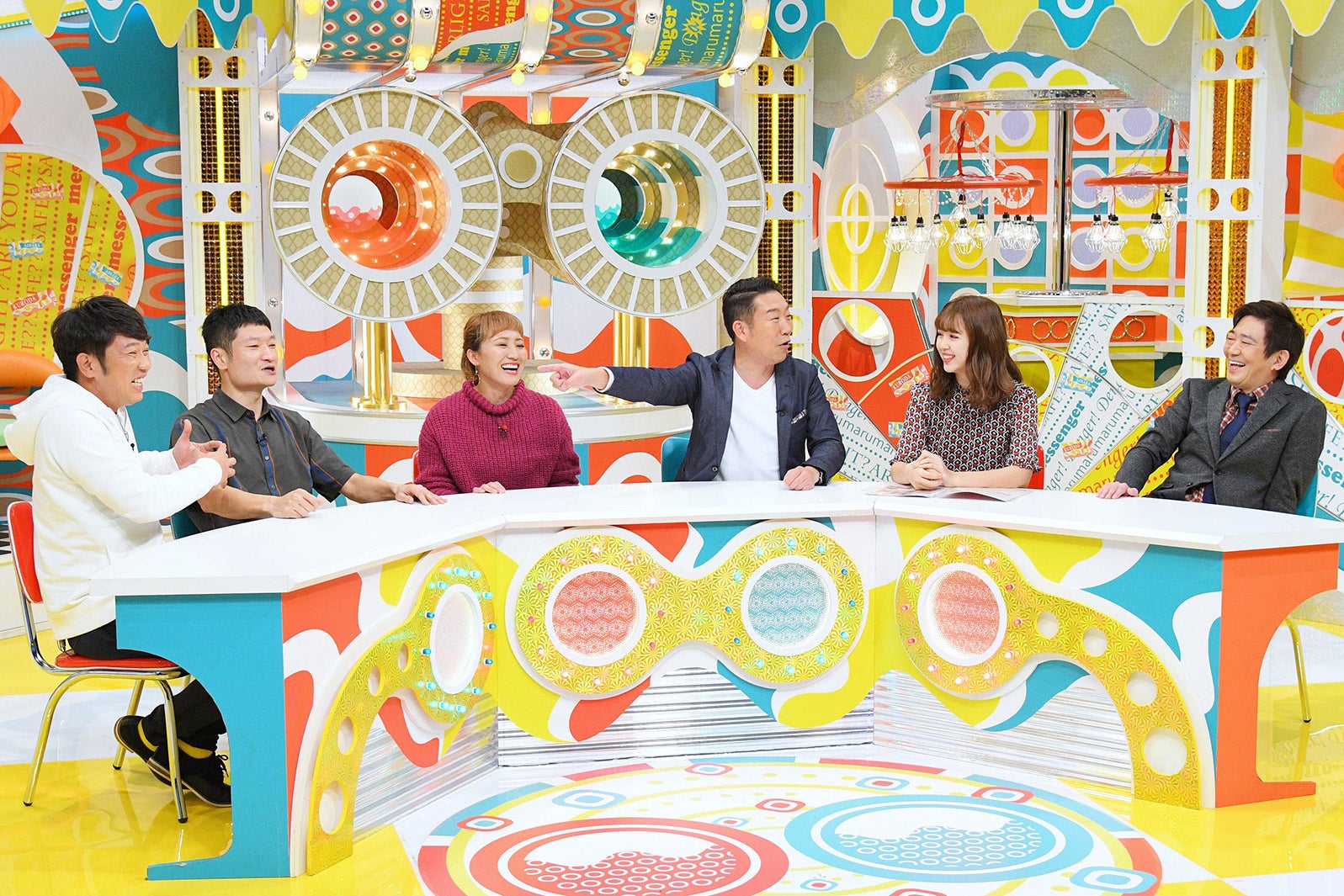 （左から）木本武宏、加藤歩、丸山桂里奈、あいはら雅一、藤田ニコル、黒田有（画像提供：MBS）