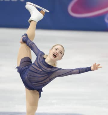 「座り方が女王様すぎるw」会場盛り上げるアンバー・グレンにネット沸く 隣には懐かしの元金メダリストの姿も