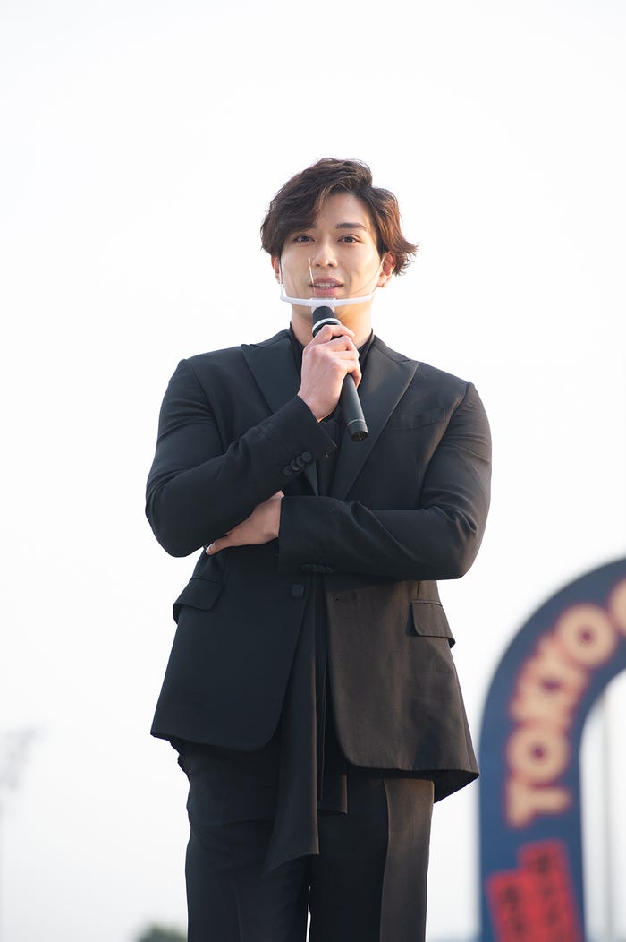 中村倫也、新田真剣佑 (提供写真)