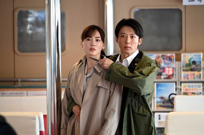 綾瀬はるか、高橋一生「天国と地獄 ~サイコな2人~」第9話より(C)TBS