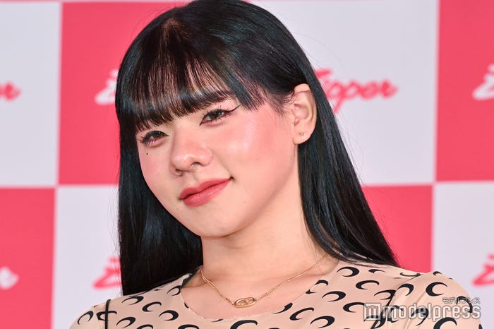 黒髪ロングヘアのとうあ (C)モデルプレス