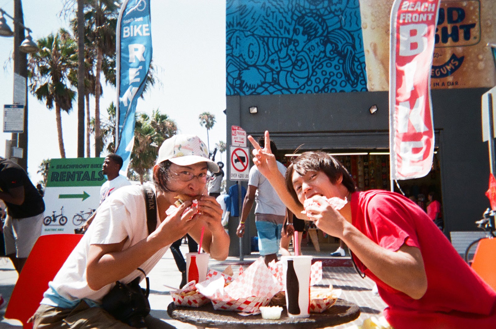 （左から）齋藤陽道、窪田正孝（画像提供：SDP）