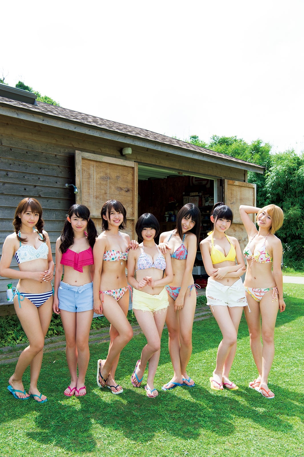 SUPER☆GiRLS（撮影：Takeo Dec.／「月刊ヤングマガジン」10号より）