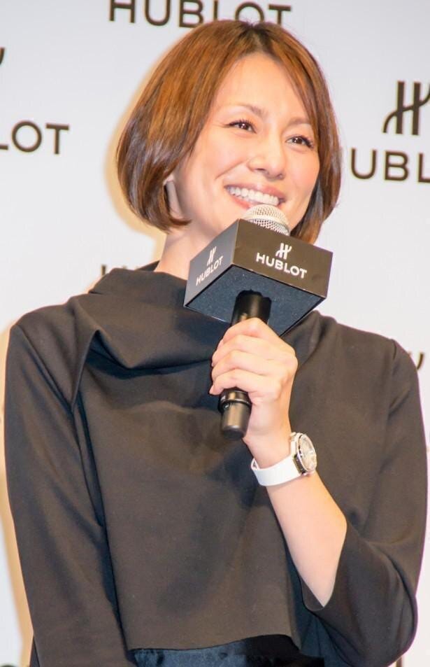 ドクターx 米倉涼子 未知子 のコーディネートを徹底解説 かわいい 待ってました の声 モデルプレス