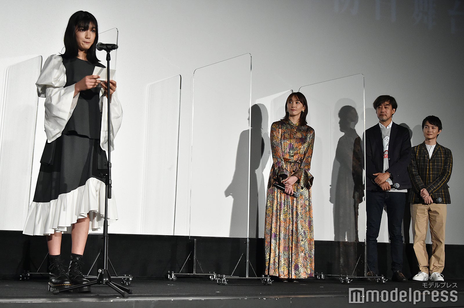 吉村文香、新垣結衣、神木隆之介、山崎貴監督（C）モデルプレス