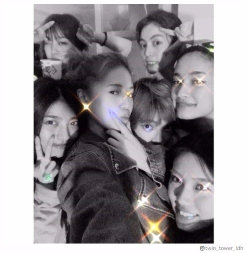 Happiness、メンバー全員で須田アンナ20歳バースデーをカウントダウン 密着ショットにファン歓喜