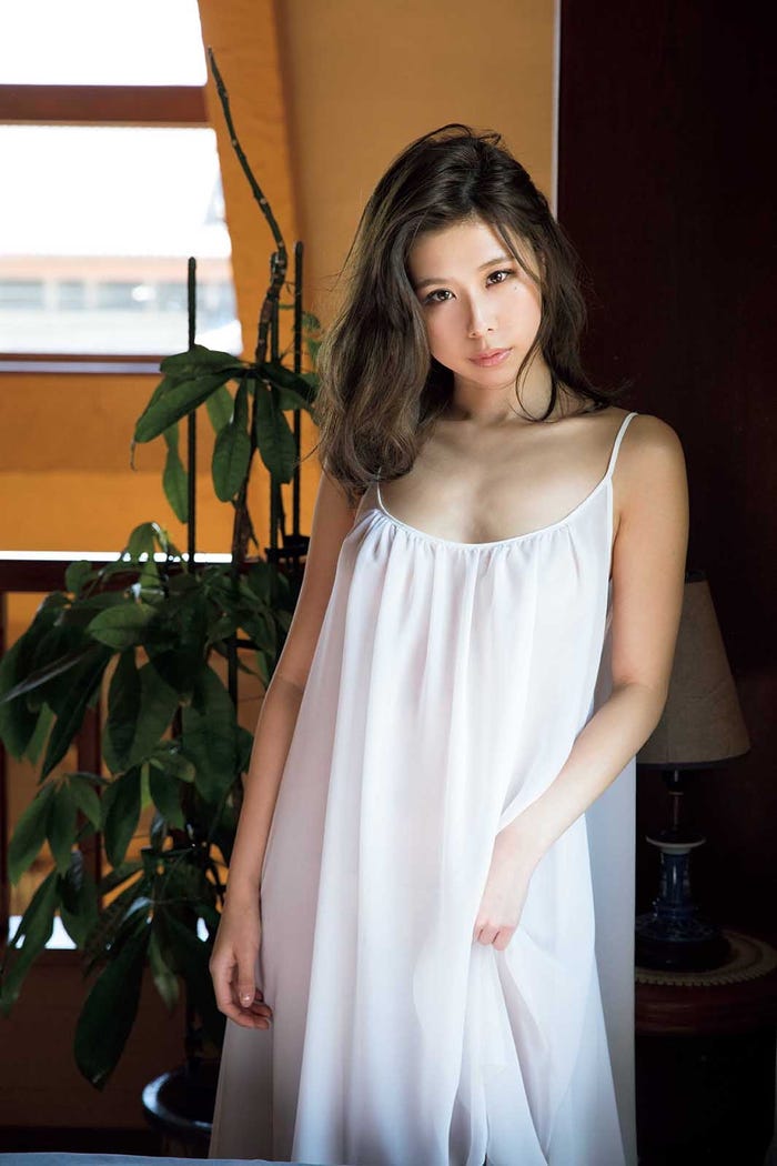 有村藍里写真集『i』(5月26日発売 講談社)より。撮影:西田幸樹