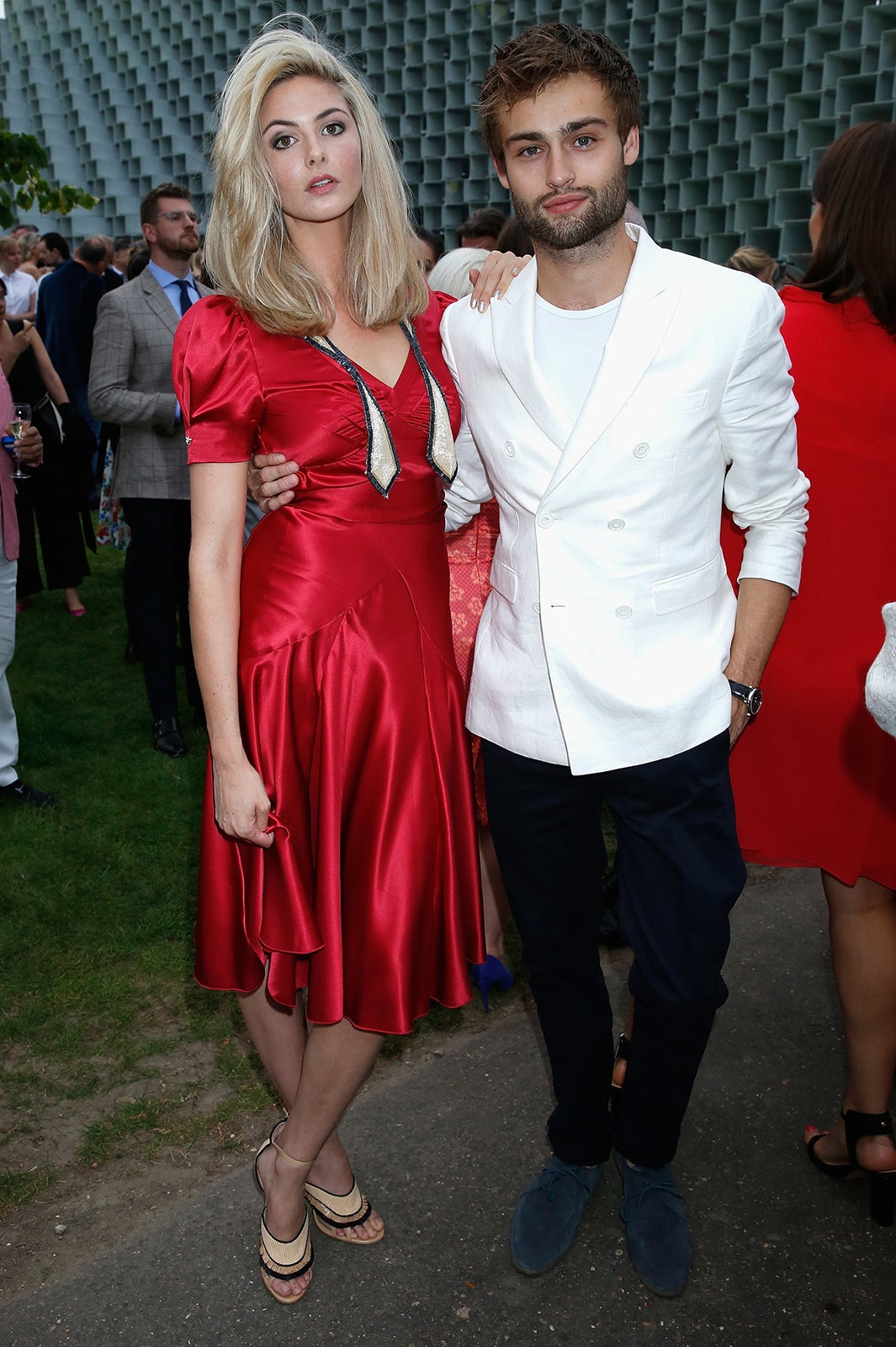 Tamsin-Egerton、Douglas-Booth（画像提供：トミー ヒルフィガー ジャパン）