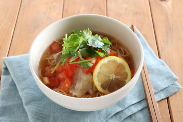 蒸し鶏のエスニック風そうめん