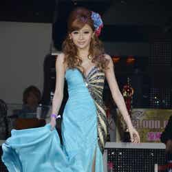 ファッションショーに登場したほずにゃむ