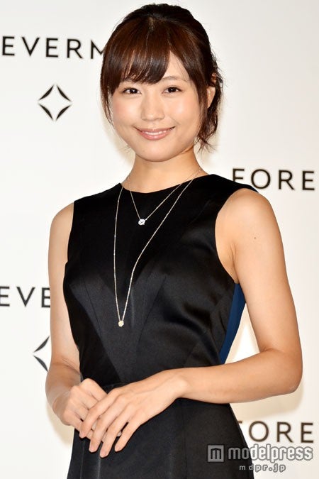 有村架純、初の背中ざっくりドレスで妖艶に 理想のプロポーズ明かす - モデルプレス