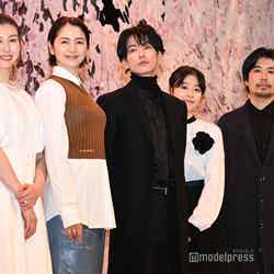 （左から）ともさかりえ、長澤まさみ、佐藤健、森七菜、山田智和監督（C）モデルプレス