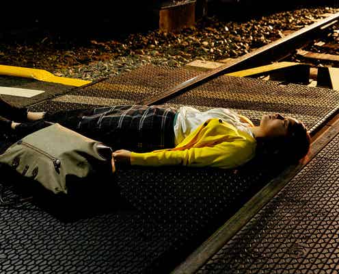 土屋太鳳、怒涛の不幸6連発 シンデレラ感ゼロの冒頭映像解禁<哀愁しんでれら>