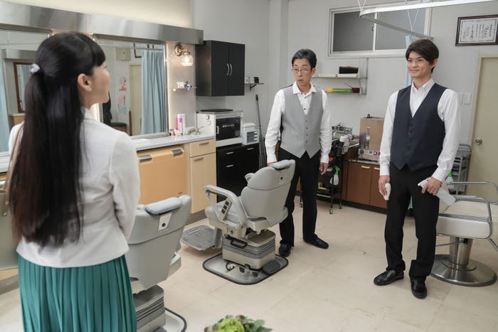 麻生久美子、北村有起哉、佐野勇斗「おむすび」第93話(C)NHK