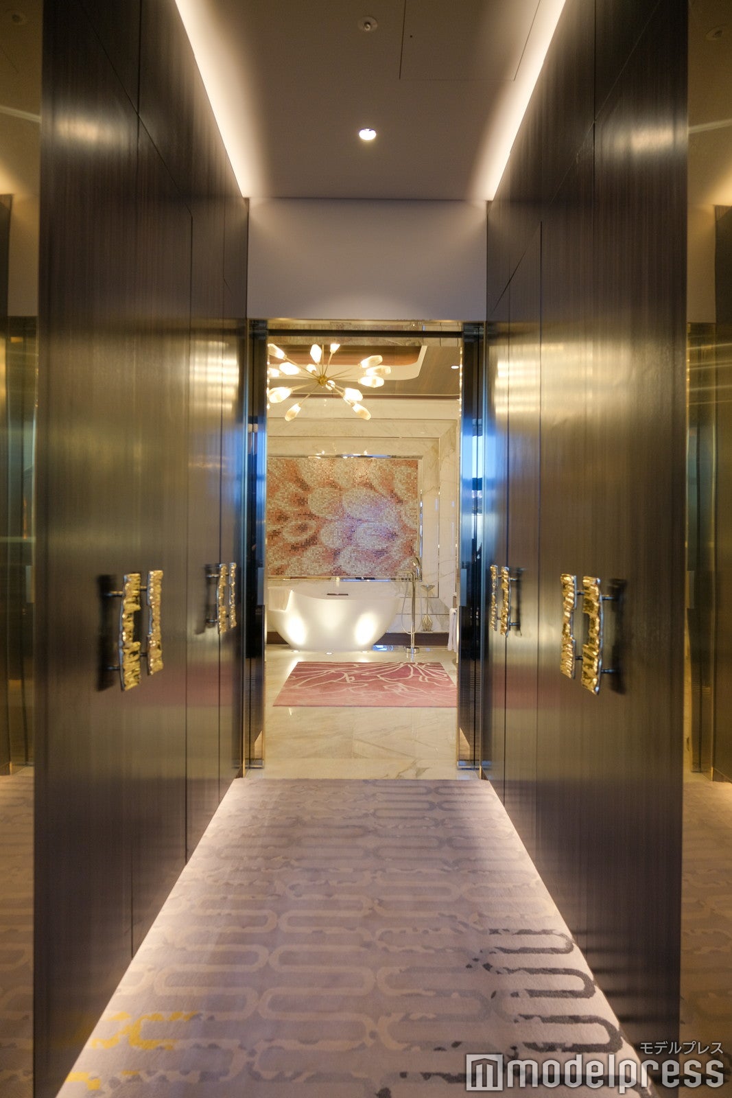 ヴィラ（C）モデルプレス