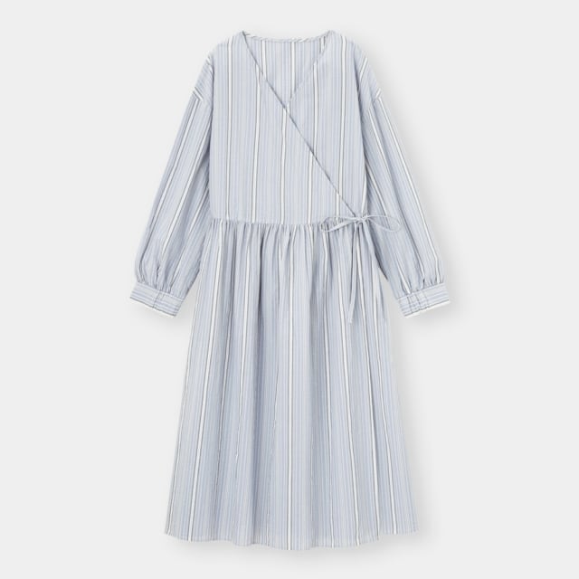 ブルーに白のストラップがプリントされたウエストティアードワンピ