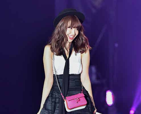 小嶋陽菜、サプライズ登場で高橋みなみと早くも“再共演”実現<GirlsAward 2016 S/S>