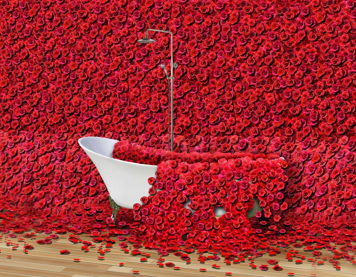 血をイメージした4万本の薔薇に包まれたレストラン空間／画像提供：アフロ＆コー