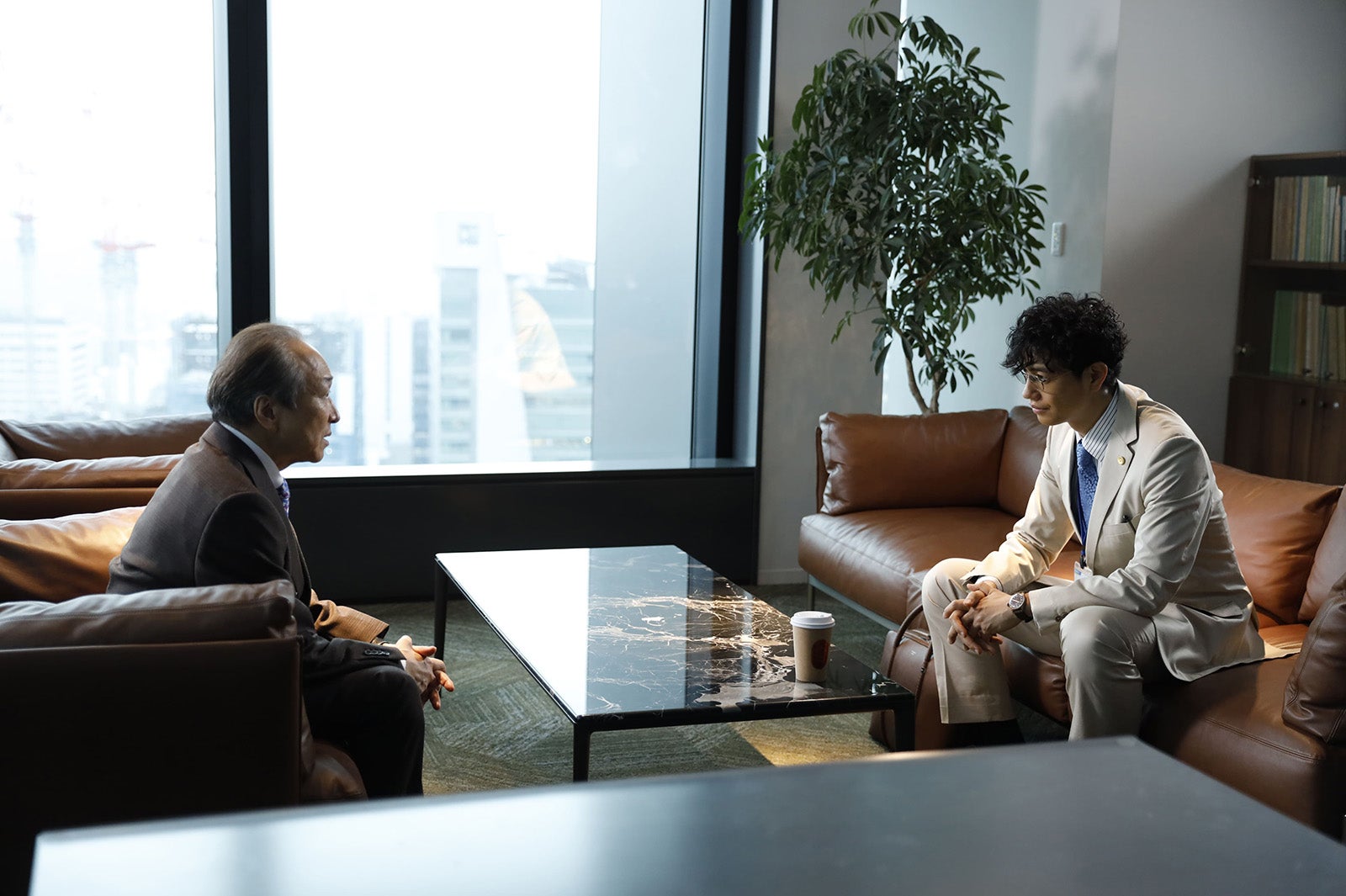 小日向文世、斎藤工「Believe ―君にかける橋―」第1話（C）テレビ朝日