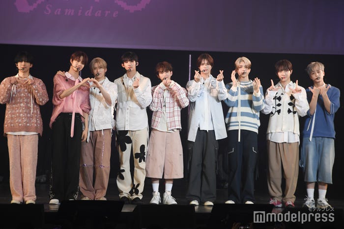 (左から)FUMA(フウマ)、EJ(ウィジュ)、YUMA(ユウマ)、JO(ジョウ)、HARUA(ハルア)、K(ケイ)、MAKI(マキ)、NICHOLAS(ニコラス)、TAKI(タキ)/&TEAM (C)モデルプレス