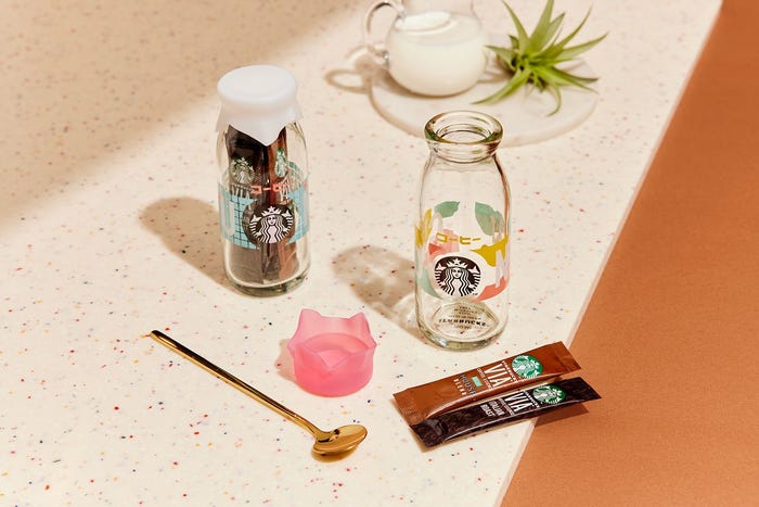 コーヒーGYU-NEW瓶&スターバックスヴィア アソート6本入り(ブルー/ピンク)各¥2,300/画像提供:スターバックス コーヒー ジャパン