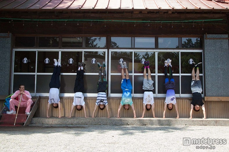 初主演映画「サイドライン」のワンシーン（C）2015 EXCELLENT FILMS