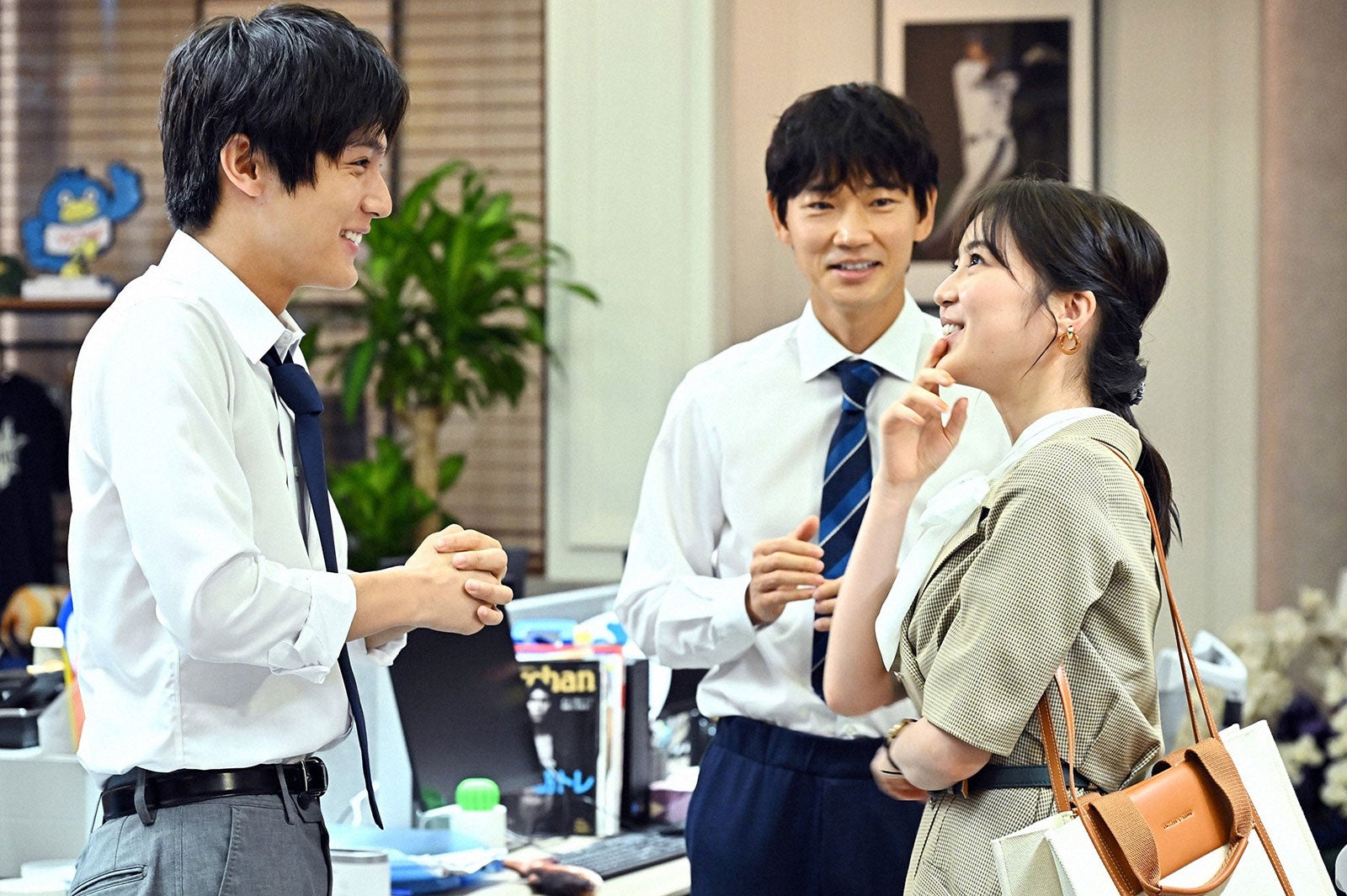 中川大志、綾野剛、生田絵梨花／「オールドルーキー」第5話より（C）TBS