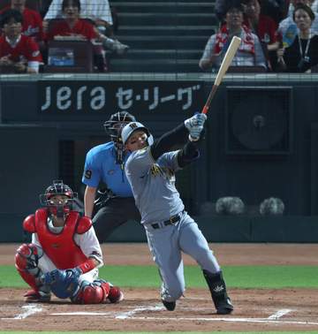 阪神・森下がキャリアハイとなる24号2ラン 広島・アドゥワからバックスクリーン左へ運ぶ