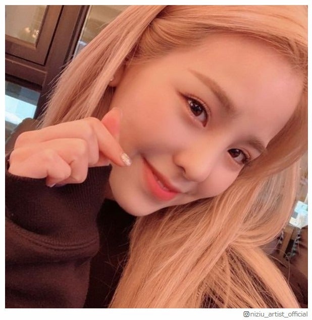 NiziUマコ、金髪ロング姿に「美しすぎ」「眼福」と絶賛の声 方言も披露