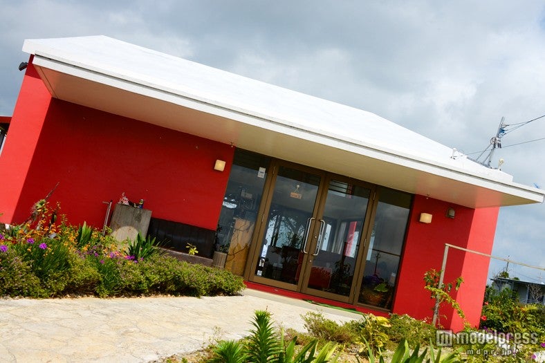 うるま市の紅茶畑に建つ「Cafe CHA-EN」