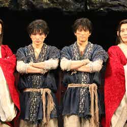 （左から）小関裕太、三浦宏規、高野洸、牧島輝／舞台「キングダム」開幕記念会見より（提供写真）