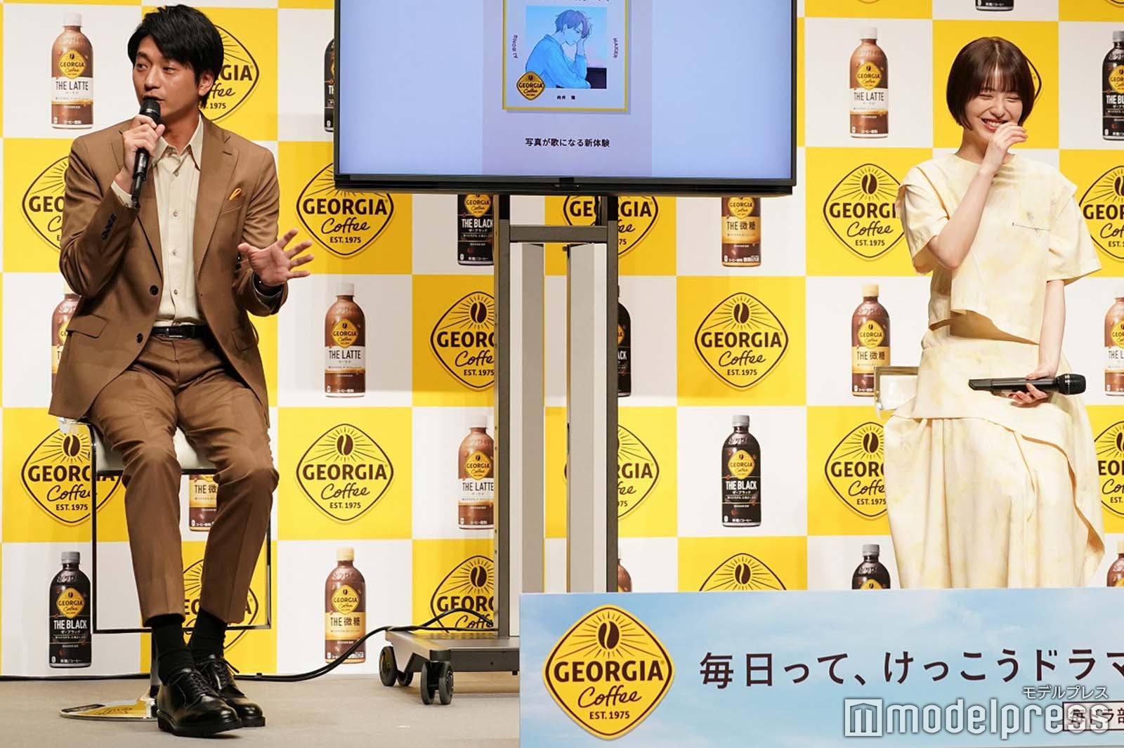 向井理、浜辺美波（C）モデルプレス