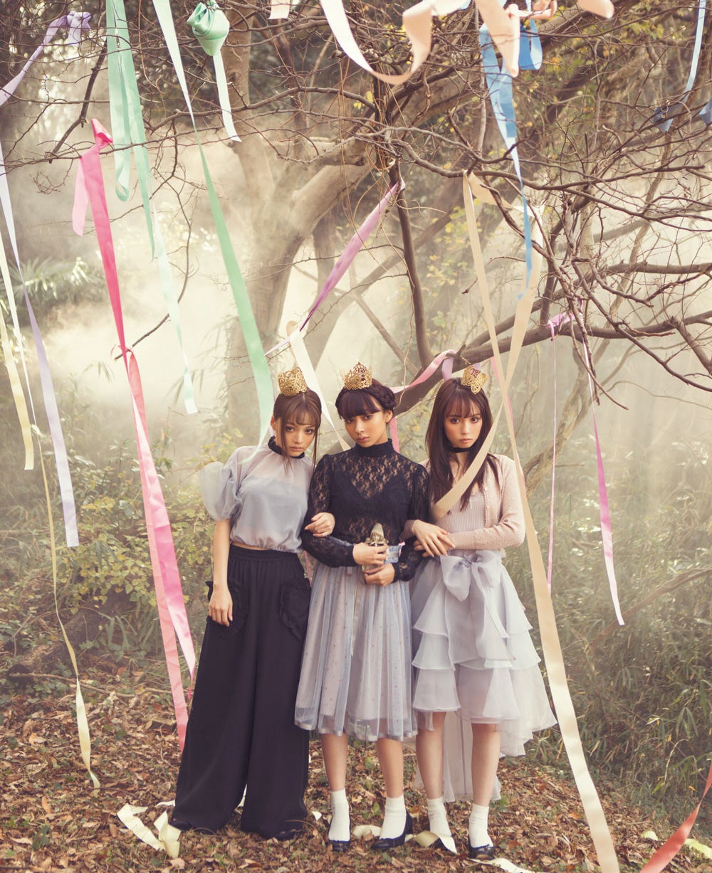 （左から）吉木千沙都、西もなか、黒瀧まりあ（画像提供：徳間書店）