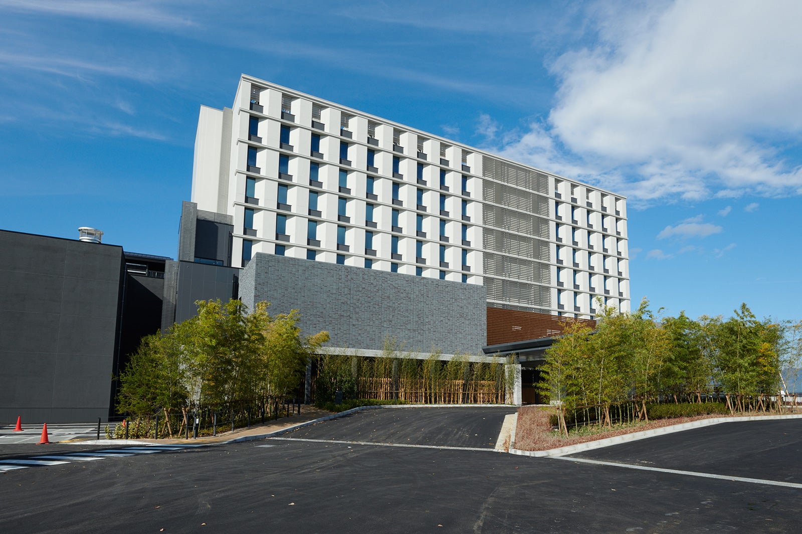 ホテル外観／画像提供：三菱地所・サイモン