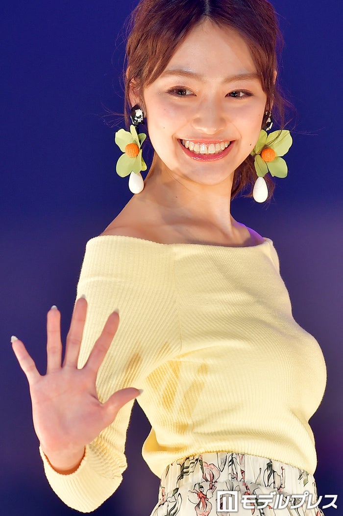 日本一エロかわいい音大生 みうらうみ 故郷凱旋で歓声 最旬メイクでステージ彩る 札幌コレクション18 モデルプレス