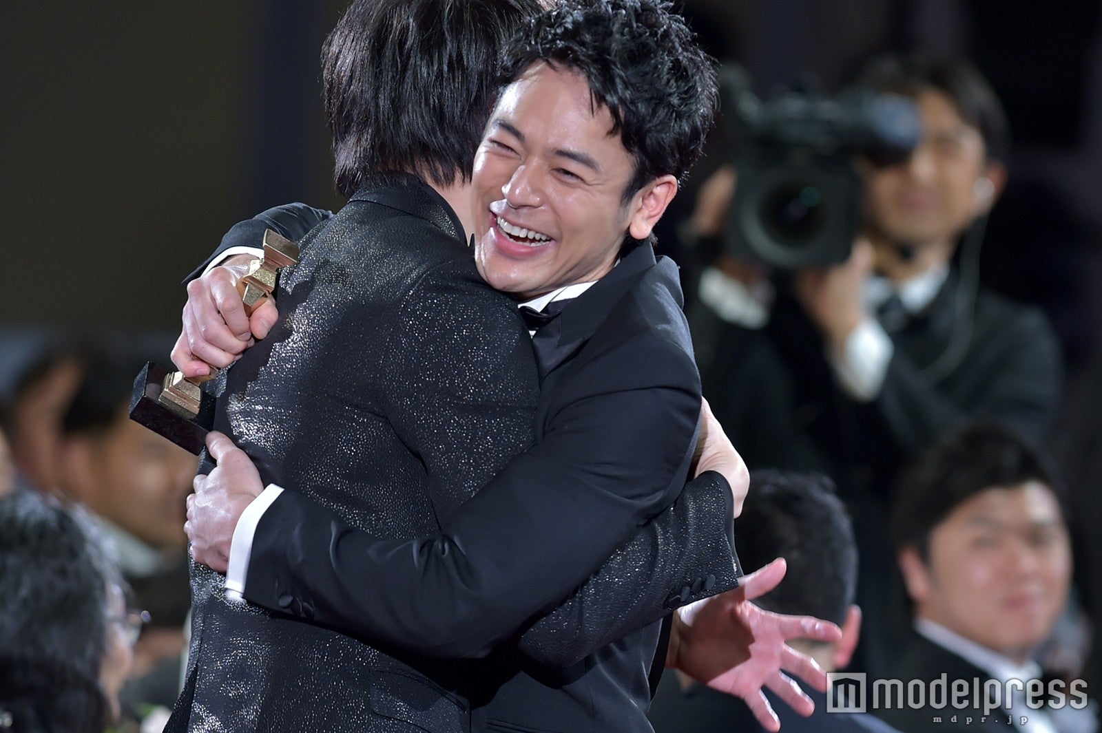 妻夫木聡＆綾野剛（C）モデルプレス