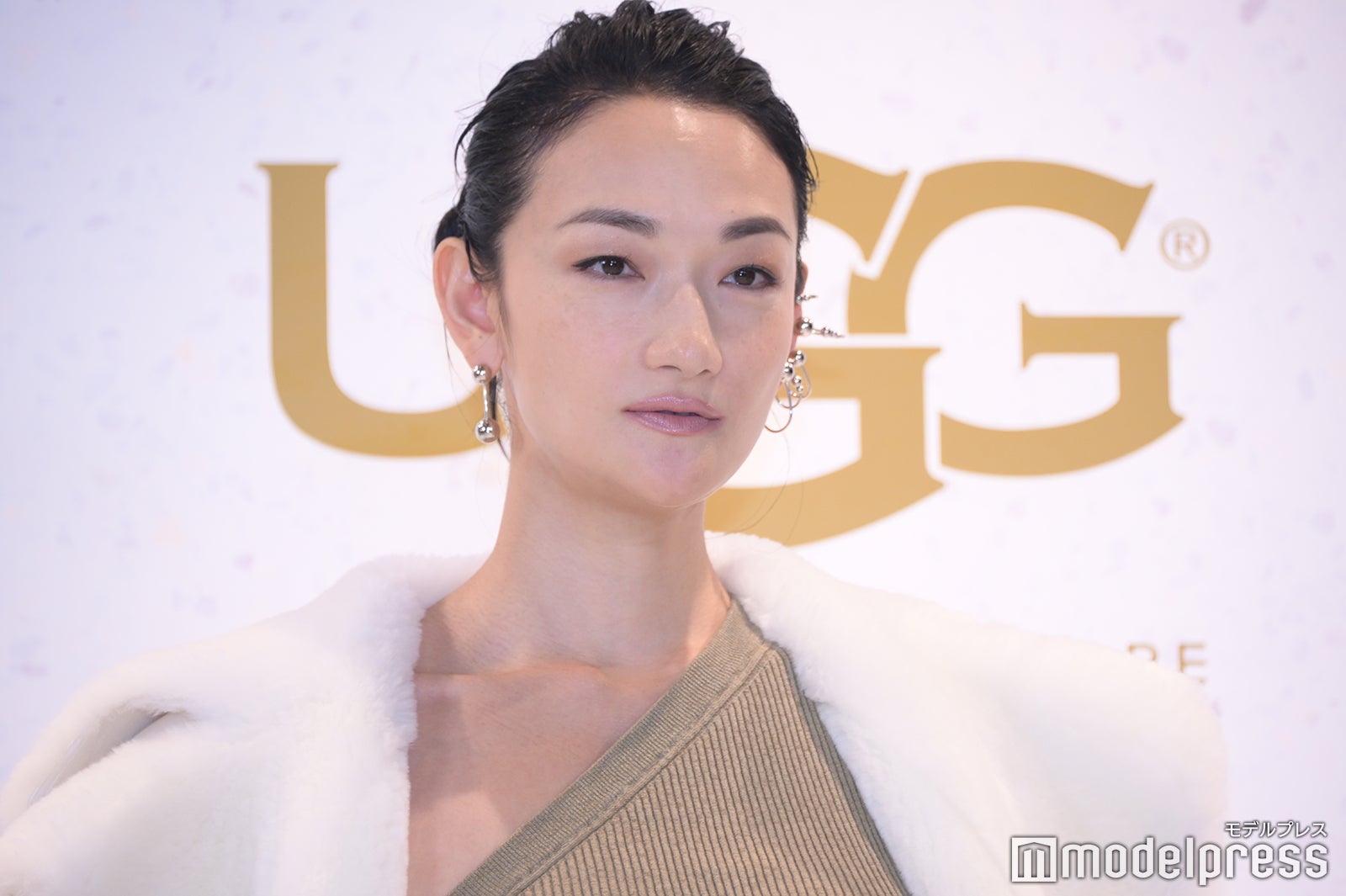 冨永愛、美ウエストちらり 圧巻スタイルでオーラ放つ＜UGG（R）TOKYO FLAGSHIP STORE＞